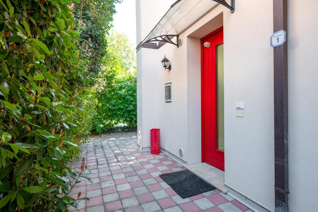 Santa Rita Roomy Apartments Padova Bagian luar foto