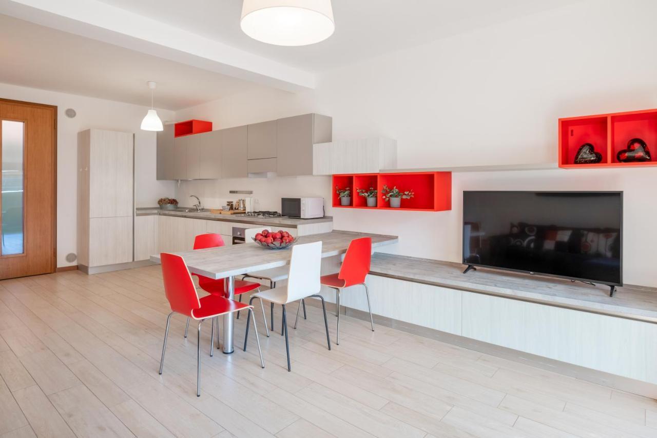 Santa Rita Roomy Apartments Padova Bagian luar foto