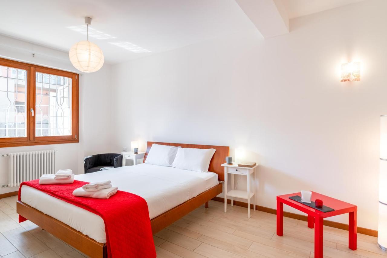 Santa Rita Roomy Apartments Padova Bagian luar foto