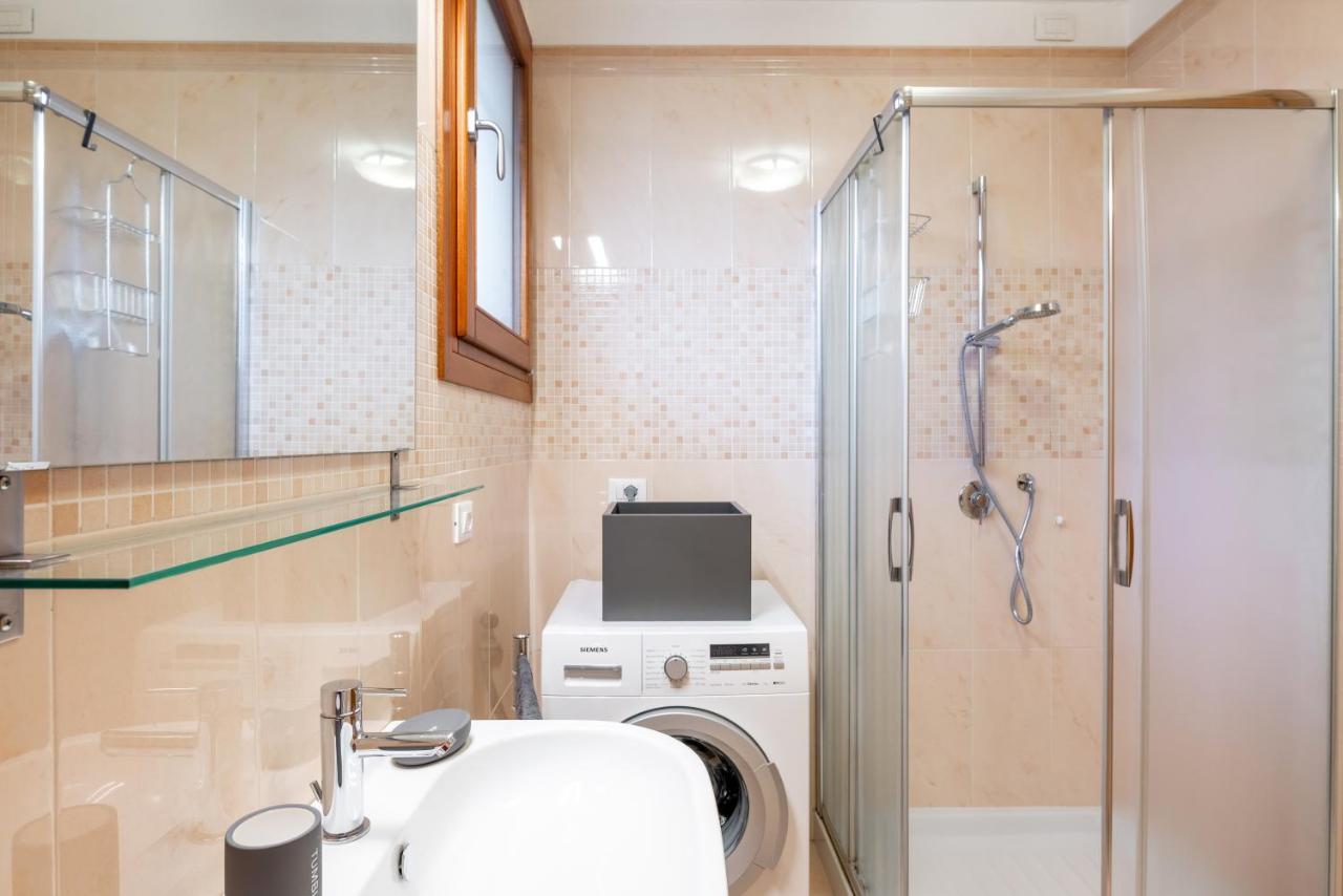 Santa Rita Roomy Apartments Padova Bagian luar foto