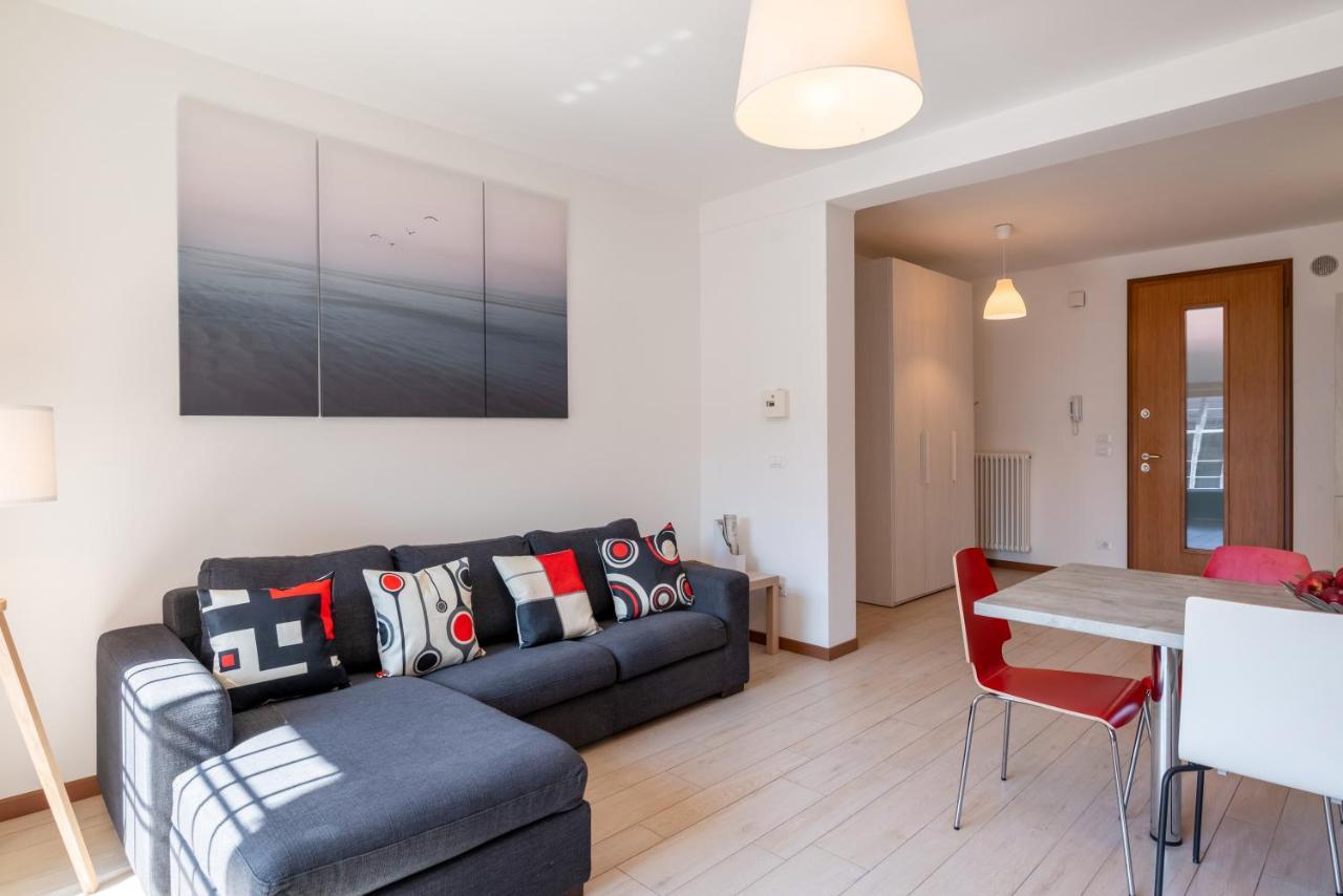 Santa Rita Roomy Apartments Padova Bagian luar foto