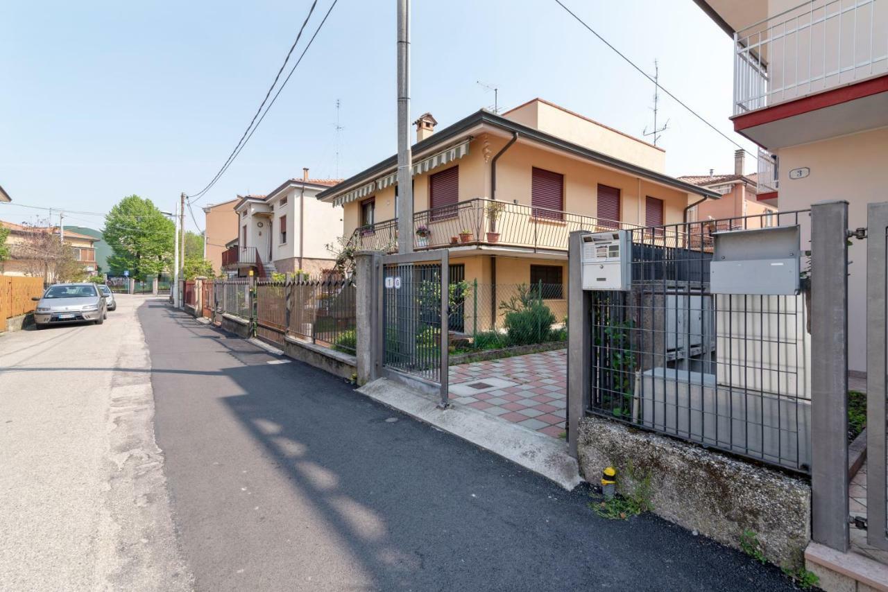Santa Rita Roomy Apartments Padova Bagian luar foto